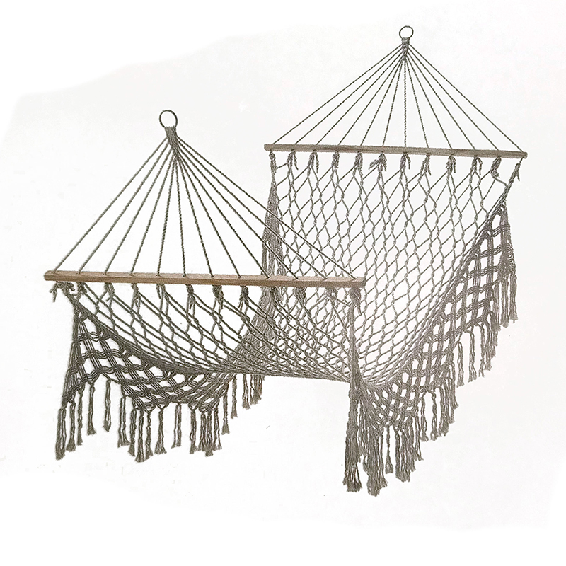 Hanging seat with cushion