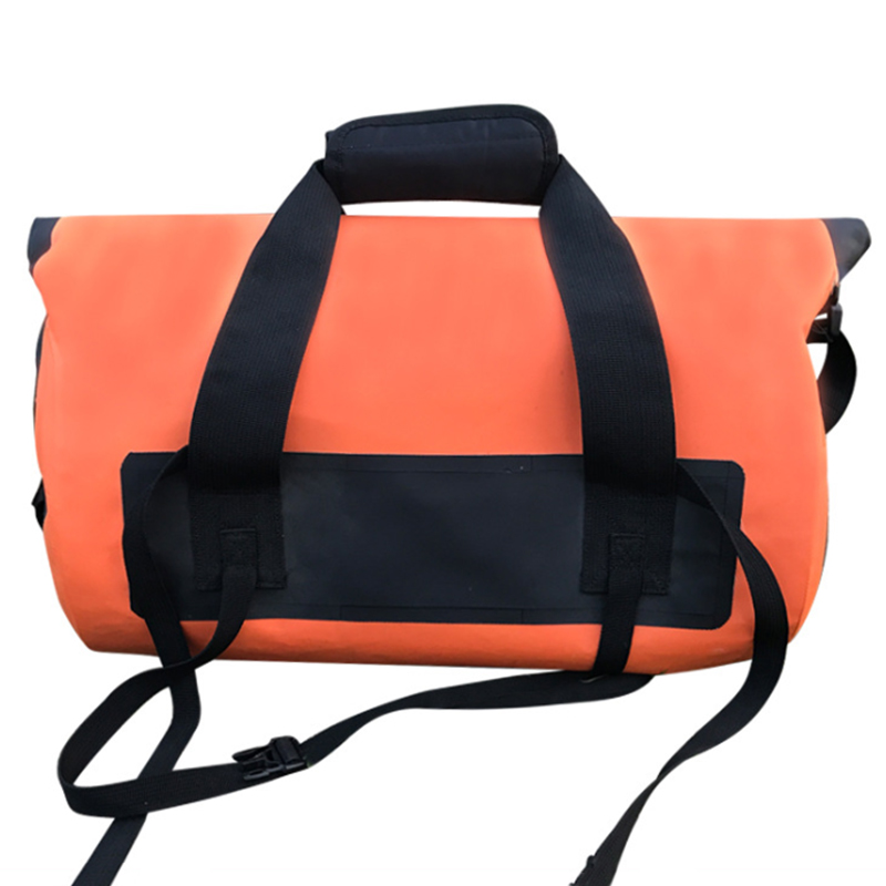 Duffel in a dark colourway