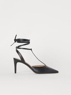 Ladies shoe shown from the side